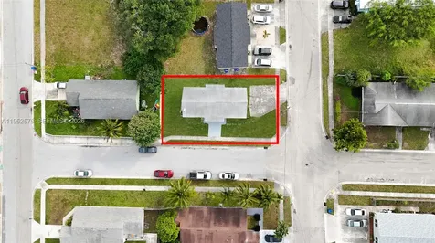 968 W 9th Street Riviera Beach FL 33404