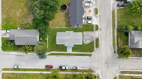 968 W 9th Street Riviera Beach FL 33404
