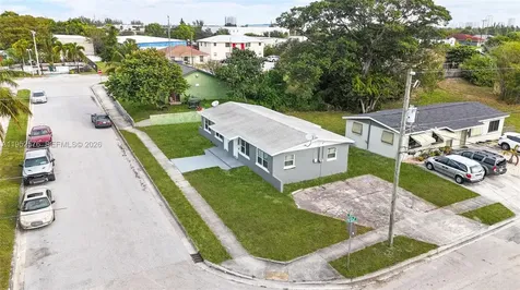 968 W 9th Street Riviera Beach FL 33404