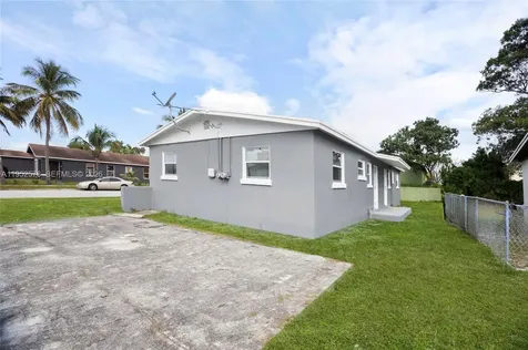 968 W 9th Street Riviera Beach FL 33404