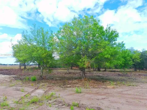 103 Hunting Club Avenue Clewiston FL 33440