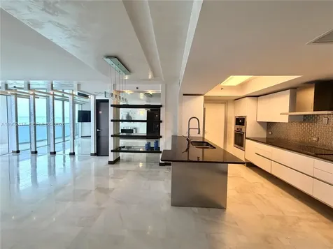 17201 Collins Ave+den Sunny Isles Beach FL 33160