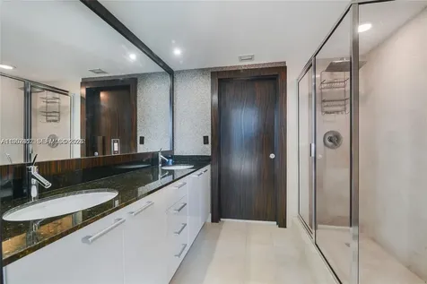 17201 Collins Ave+den Sunny Isles Beach FL 33160