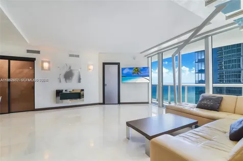 17201 Collins Ave+den Sunny Isles Beach FL 33160
