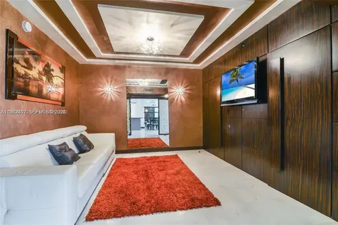 17201 Collins Ave+den Sunny Isles Beach FL 33160