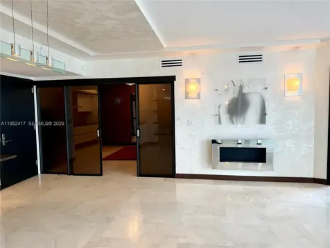 17201 Collins Ave+den Sunny Isles Beach FL 33160