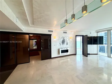 17201 Collins Ave+den Sunny Isles Beach FL 33160