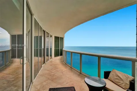 17201 Collins Ave+den Sunny Isles Beach FL 33160
