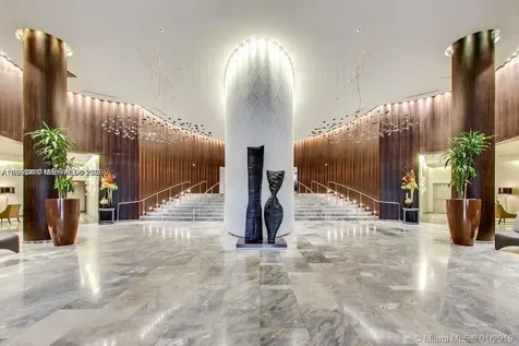 17201 Collins Ave+den Sunny Isles Beach FL 33160