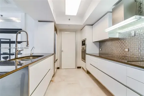 17201 Collins Ave+den Sunny Isles Beach FL 33160