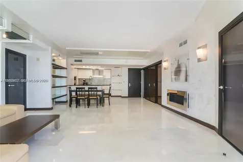 17201 Collins Ave+den Sunny Isles Beach FL 33160