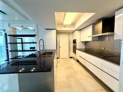 17201 Collins Ave+den Sunny Isles Beach FL 33160