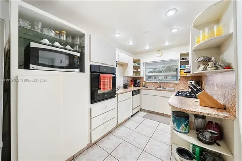9590 SW 51st Terrace Miami FL 33165