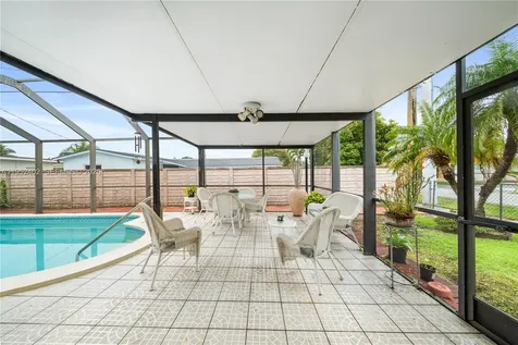 9590 SW 51st Terrace Miami FL 33165