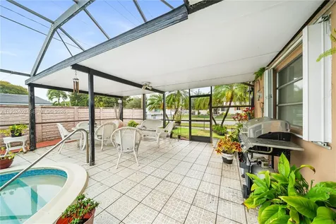 9590 SW 51st Terrace Miami FL 33165