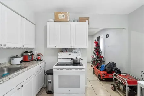 1185 NW 118th Miami FL 33168