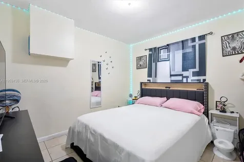 1185 NW 118th Miami FL 33168