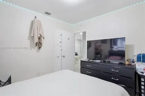 1185 NW 118th Miami FL 33168