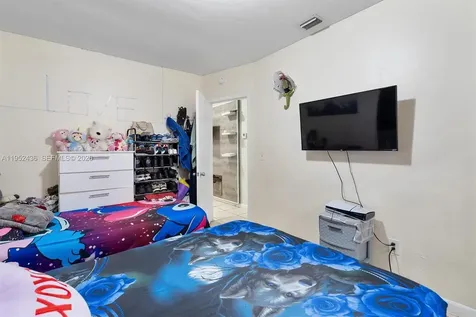 1185 NW 118th Miami FL 33168