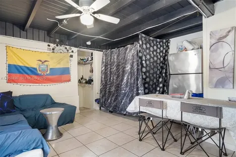 1185 NW 118th Miami FL 33168