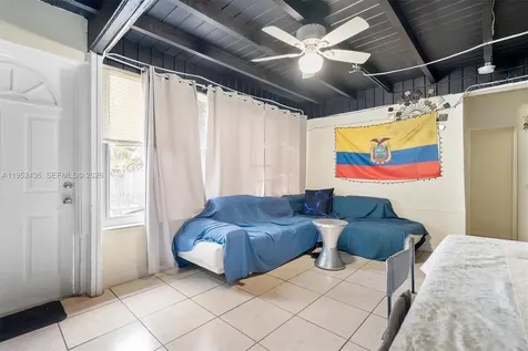 1185 NW 118th Miami FL 33168