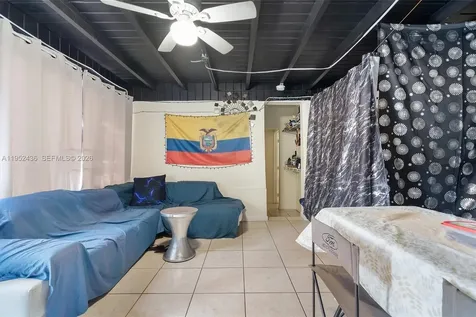1185 NW 118th Miami FL 33168