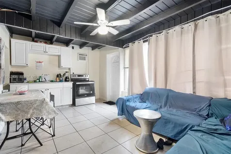 1185 NW 118th Miami FL 33168