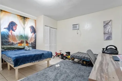 1185 NW 118th Miami FL 33168