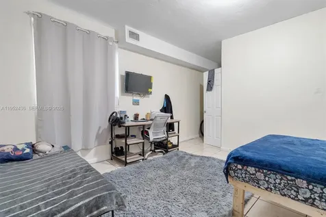 1185 NW 118th Miami FL 33168
