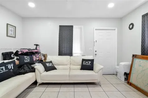 1185 NW 118th Miami FL 33168