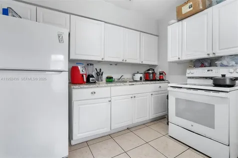 1185 NW 118th Miami FL 33168