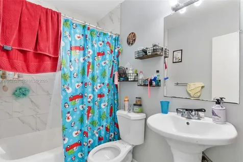 440 NW 119th Miami FL 33168