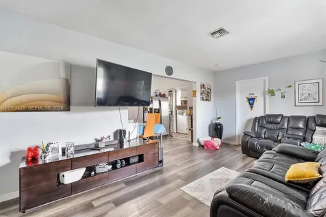 440 NW 119th Miami FL 33168