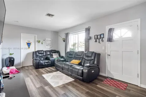 440 NW 119th Miami FL 33168