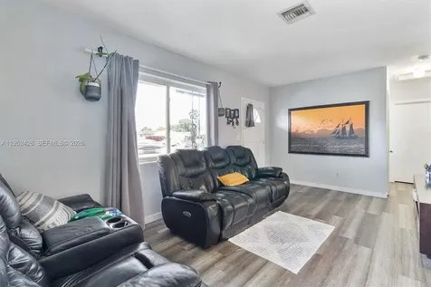 440 NW 119th Miami FL 33168
