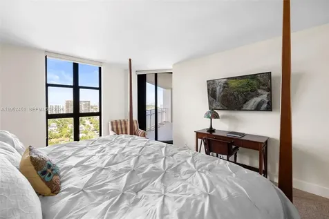 4000 Towerside Terrace Miami FL 33138