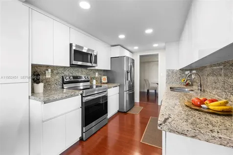 4000 Towerside Terrace Miami FL 33138