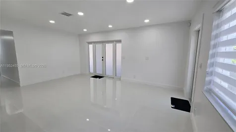 Hollywood FL 33024