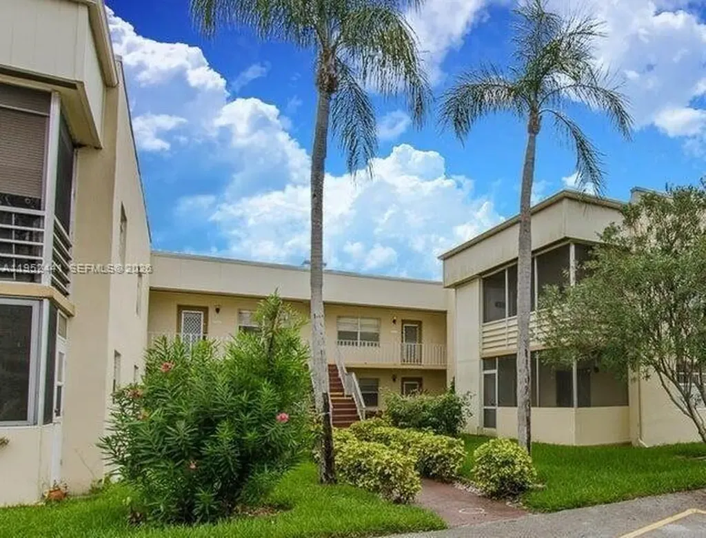 774 Burgundy Q Delray Beach FL 33484