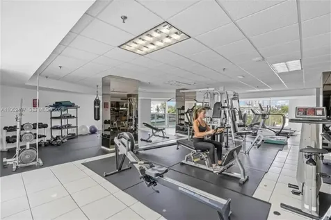 2401 Collins Avenue Miami Beach FL 33140
