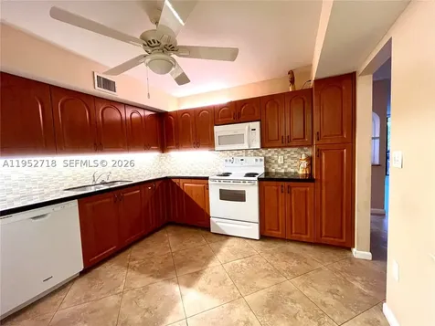 2806 N 46th Avenue Hollywood FL 33021
