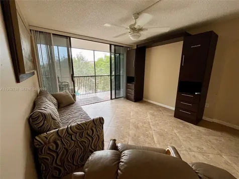 2806 N 46th Avenue Hollywood FL 33021