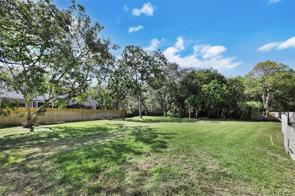 3560 NW 99th Avenue Coral Springs FL 33065