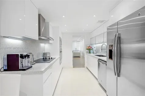5255 Collins Avenue Miami Beach FL 33140