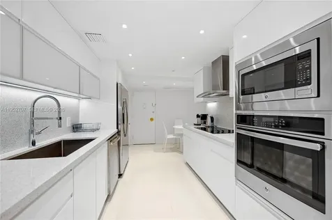 5255 Collins Avenue Miami Beach FL 33140