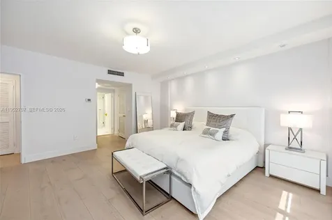 5255 Collins Avenue Miami Beach FL 33140