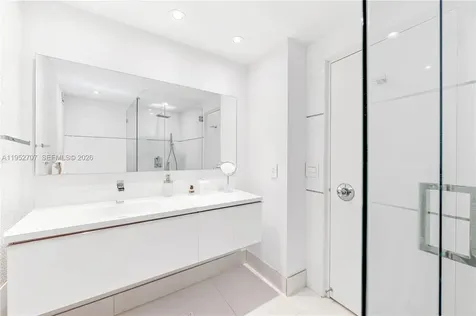5255 Collins Avenue Miami Beach FL 33140