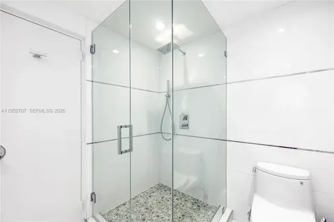 5255 Collins Avenue Miami Beach FL 33140