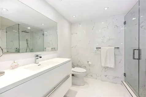 5255 Collins Avenue Miami Beach FL 33140