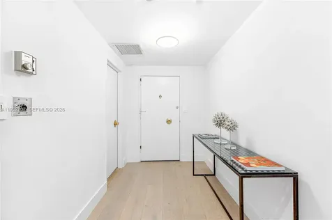 5255 Collins Avenue Miami Beach FL 33140